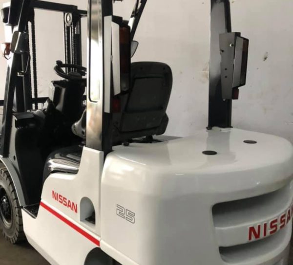 XE NÂNG HÀNG NISSAN