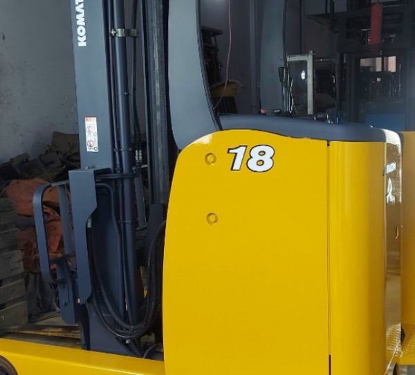 XE NÂNG ĐIỆN KOMTATSU ĐỨNG LÁI