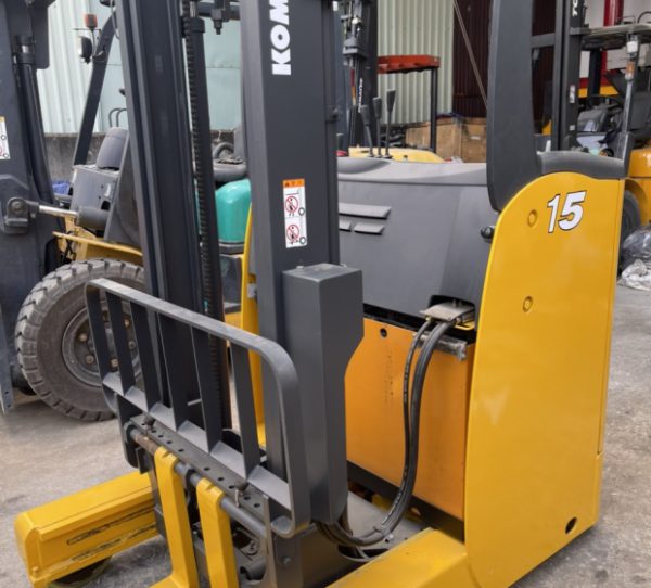 XE NÂNG ĐIỆN KOMATSU ĐỨNG LÁI 1.5 TẤN